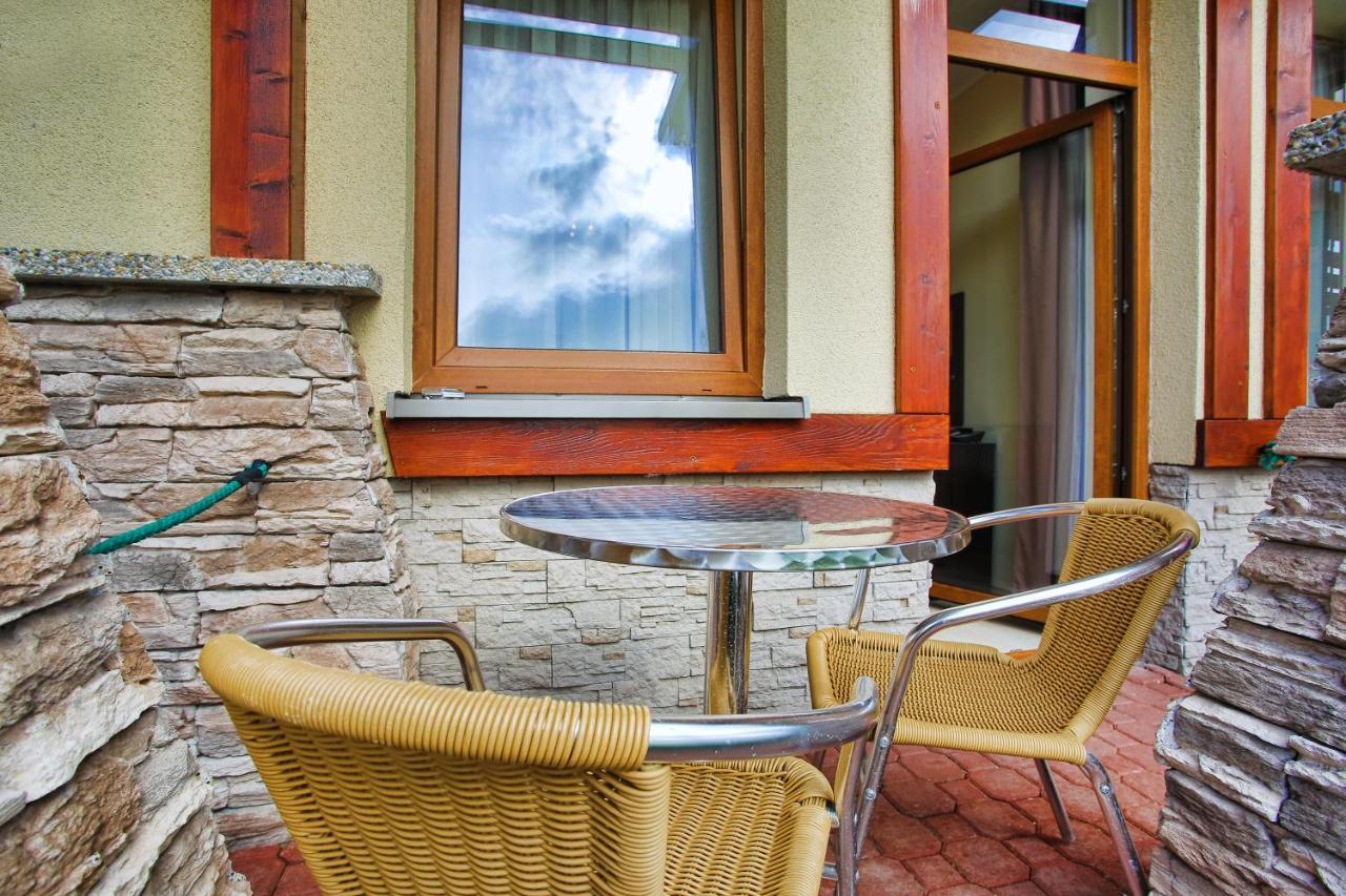 Apartmán Štúdio Lux s terasou Harmony v Thermal Parku Bešeňová s výhľadom na bazény Exterior foto